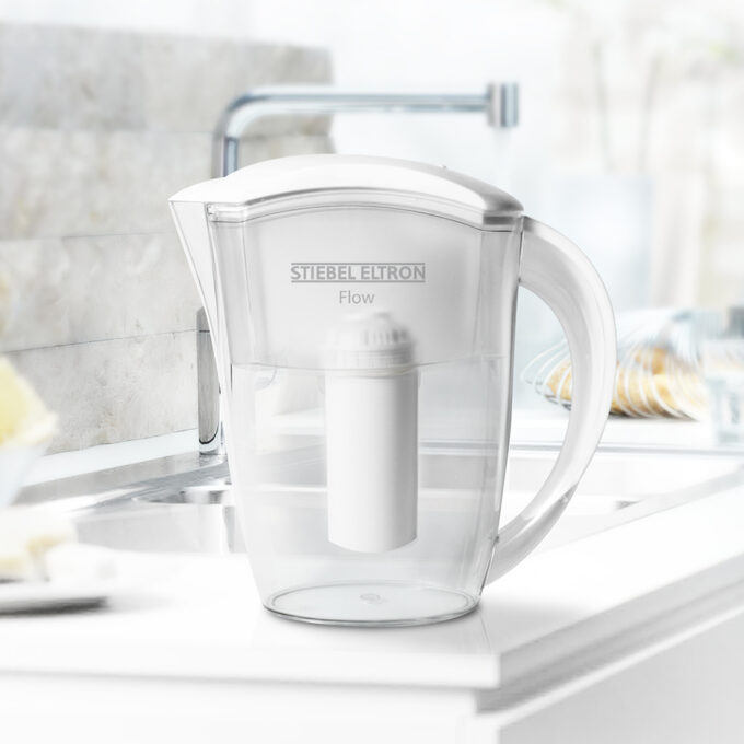 Flow water pitcher